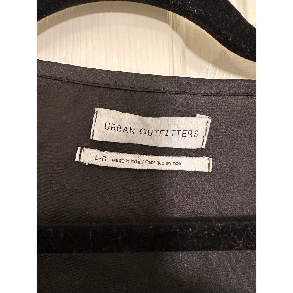 Urban Outfitters Black Satin Tie Front Wrap Top Blouse Wide Sleeve Large - Picture 3 of 4